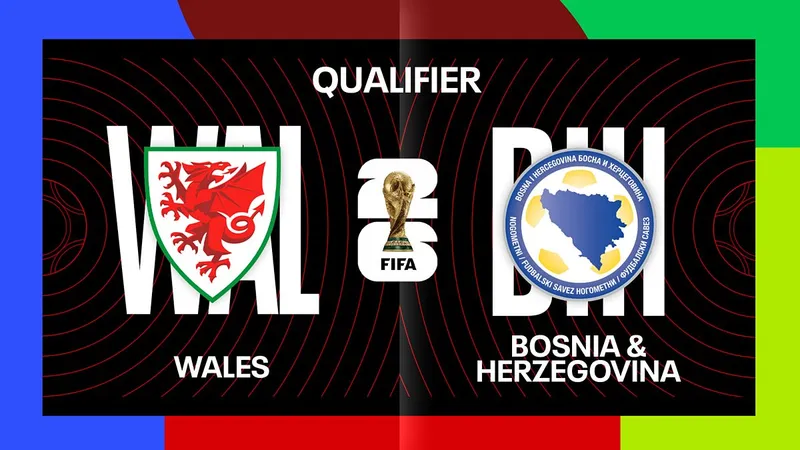 Cầu thủ Wales và Bosnia & Herzegovina tranh chấp bóng trên sân cỏ